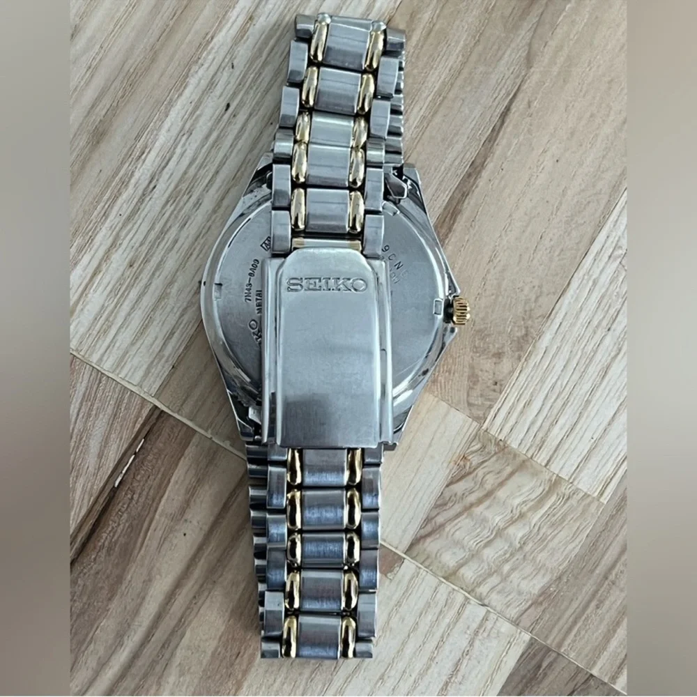 Seiko Men's Watch Gray Dial Two-Tone Stainless Bracelet Day Date Windows